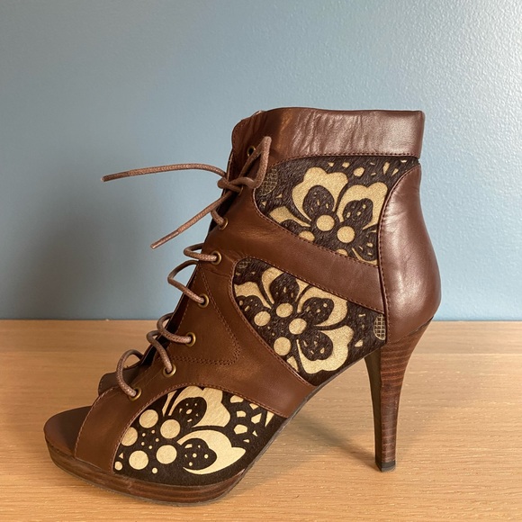 Floral Print Open Toe Ankle Boots - Picture 10 of 12